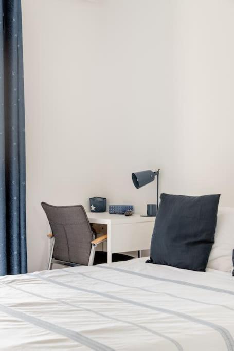 Private Room In Renovated Apartment - Tram 1 Min Walk Niza Exterior foto