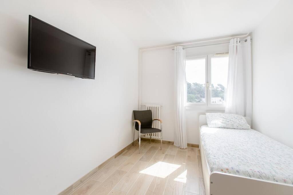 Private Room In Renovated Apartment - Tram 1 Min Walk Niza Exterior foto