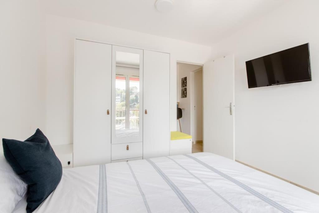 Private Room In Renovated Apartment - Tram 1 Min Walk Niza Exterior foto