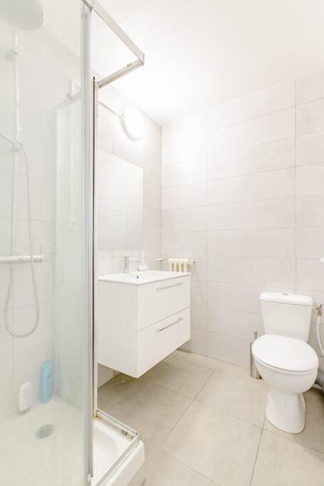 Private Room In Renovated Apartment - Tram 1 Min Walk Niza Exterior foto
