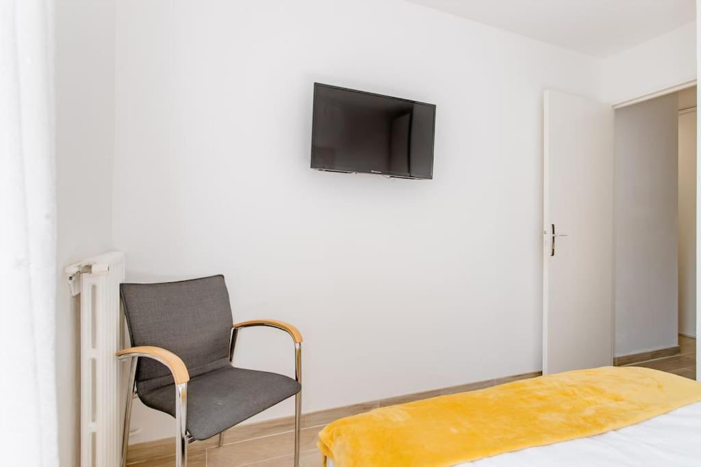 Private Room In Renovated Apartment - Tram 1 Min Walk Niza Exterior foto