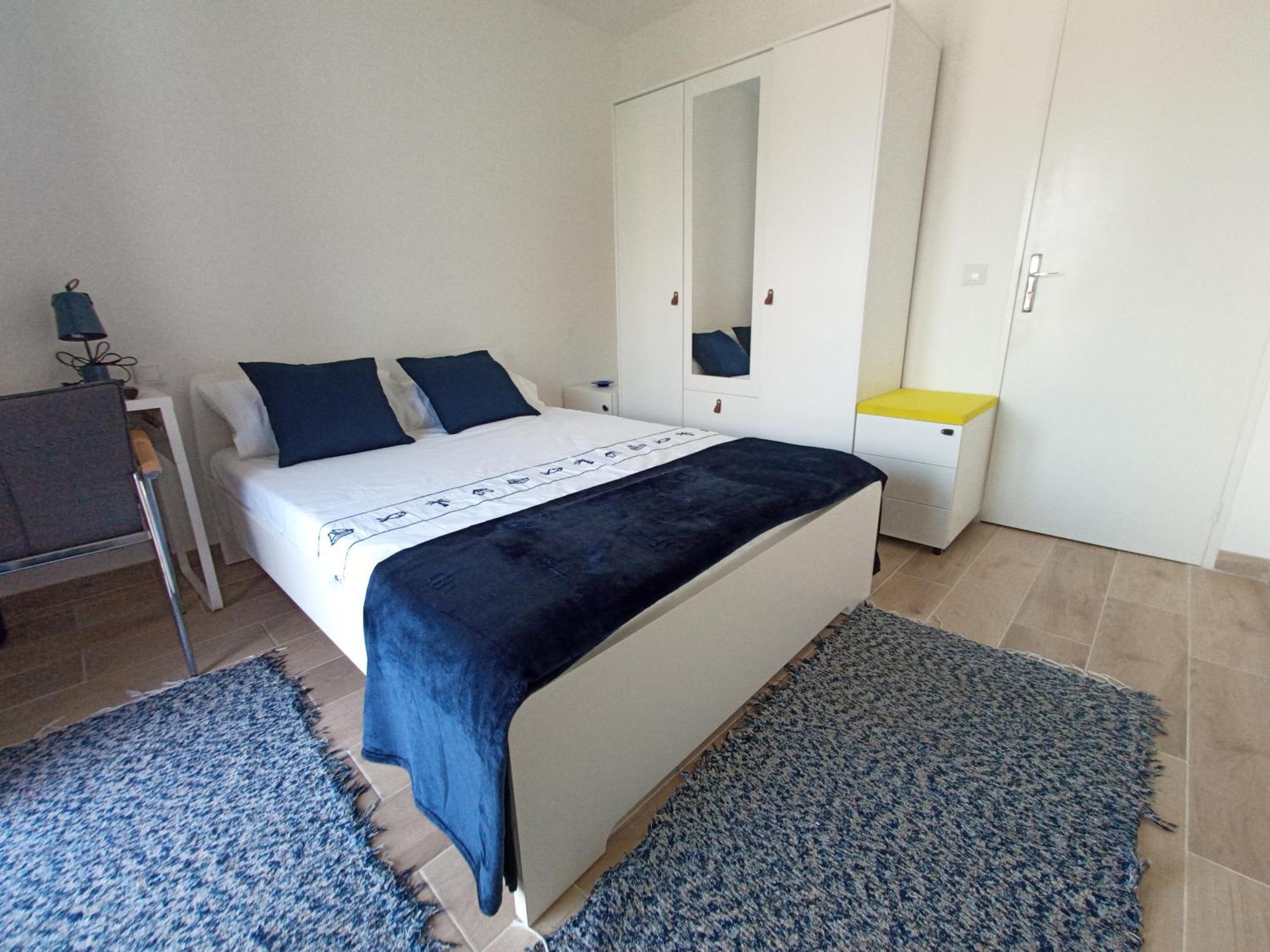 Private Room In Renovated Apartment - Tram 1 Min Walk Niza Habitación foto